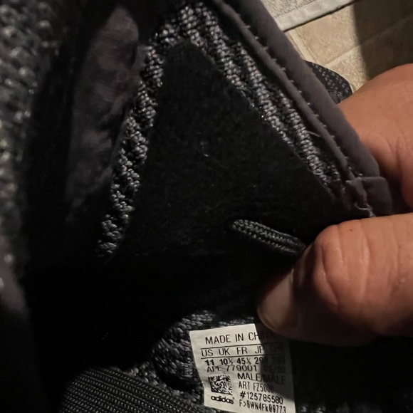 Yeezy Boost 350 V2 - Picture 8 of 8